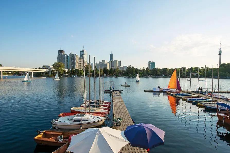 וינה Family Deluxe A Stone Throw From The City Centre And Danube מראה חיצוני תמונה