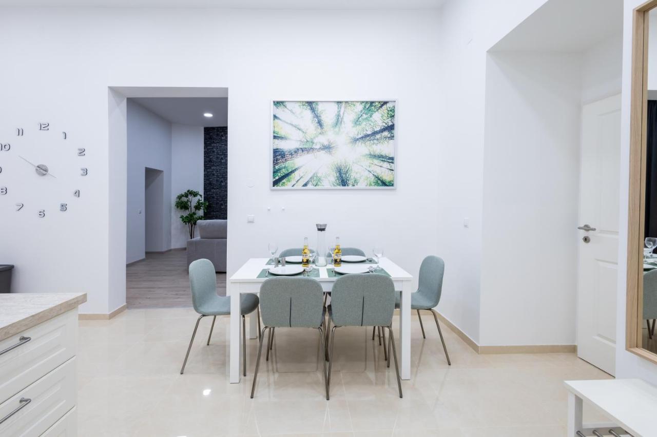 וינה Family Deluxe A Stone Throw From The City Centre And Danube מראה חיצוני תמונה