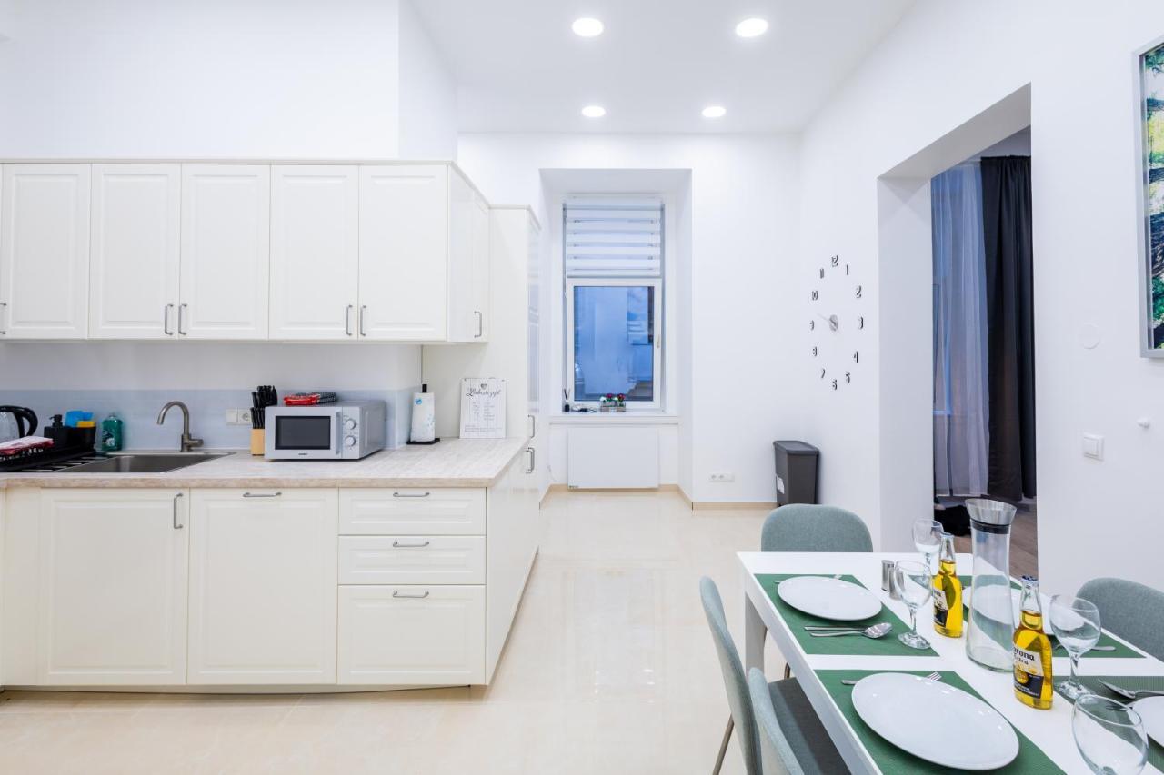 וינה Family Deluxe A Stone Throw From The City Centre And Danube מראה חיצוני תמונה