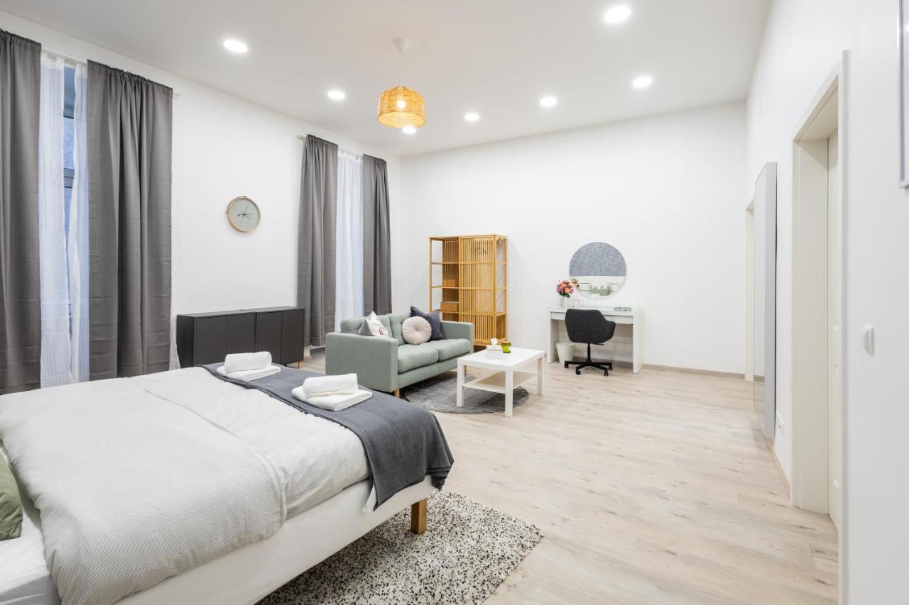 וינה Family Deluxe A Stone Throw From The City Centre And Danube מראה חיצוני תמונה